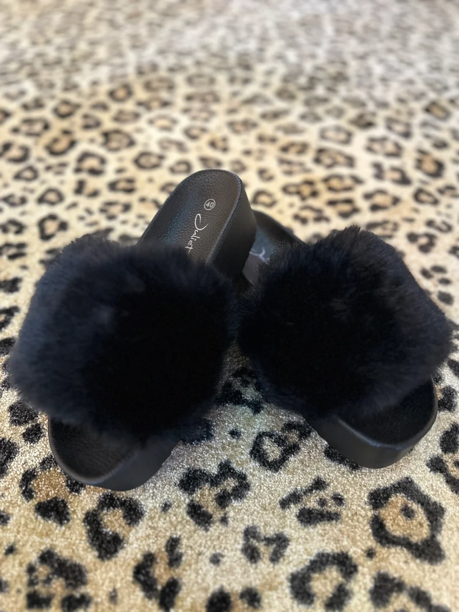 fake fur slippers "Annie" Zwart