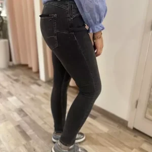 Elena – Skinny fit Black